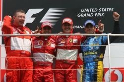 Podio: ganador de la carrera Michael Schumacher, segundo lugar Felipe Massa y tercer lugar Giancarlo Fisichella
