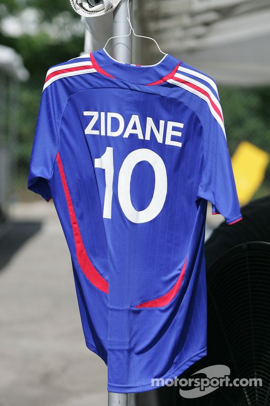 Fan club of Zidane in the Toronto paddock