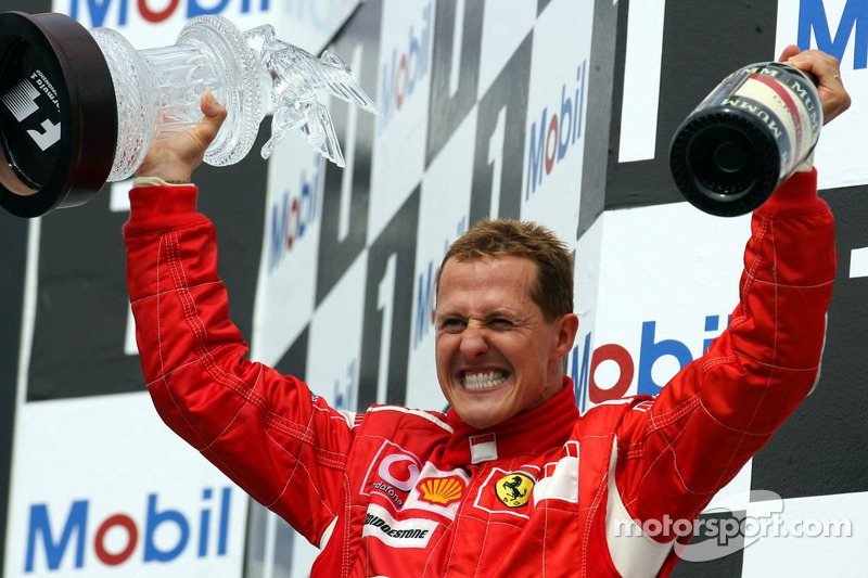 Podio: ganador de la carrera Michael Schumacher