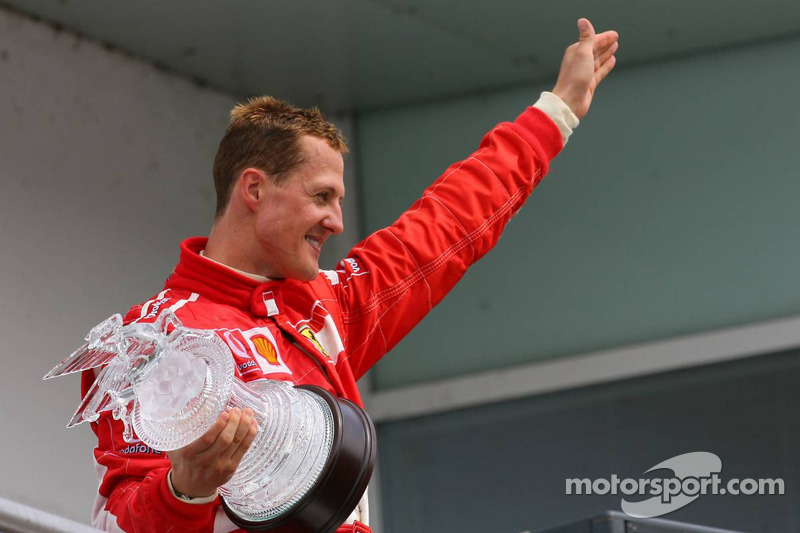 Podio: ganador de la carrera Michael Schumacher