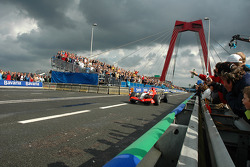 Christijan Albers geeft een demonstratie