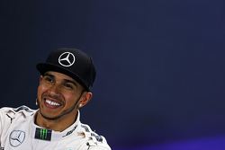 Ganador de la pole de Lewis Hamilton, Mercedes AMG F1 en la conferencia de prensa de la FIA