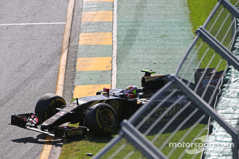 Start: trouble for Pastor Maldonado, Lotus F1 Team