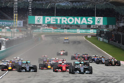 Lewis Hamilton, Mercedes AMG F1 W06 mène au départ