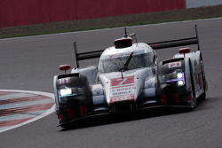#7 Audi Sport Team Joest Audi R18 e-tron quattro: Marcel Fassler, Andre Lotterer, Benoit TreÌluyer