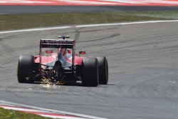 Kimi Raikkonen, Ferrari SF15-T envoie des étincelles