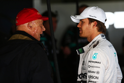 Ники Лауда, неисполнительный директор Mercedes, и Нико Росберг, Mercedes AMG F1