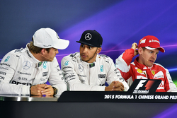 Квалификационный топ-3: второй - Нико Росберг Mercedes AMG F1; Льюис Хэмильтон, Mercedes AMG F1 - поул-позиция; Себастьян Феттель, Ferrari - третий