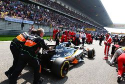 Sergio Perez, Sahara Force India F1 VJM08 en la parrilla