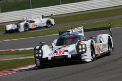 #17 Porsche Team 919 Hybrid : Timo Bernhard, Mark Webber, Brendon Hartley et la #18 Porsche Team 919 Hybrid : Romain Dumas, Neel Jani, Marc Lieb