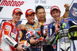Podio: segundo lugar Andrea Dovizioso, Ducati y ganador Marc Márquez, Repsol Honda Team y tercer lugar Valentino Rossi, de Yamaha Factory Racing