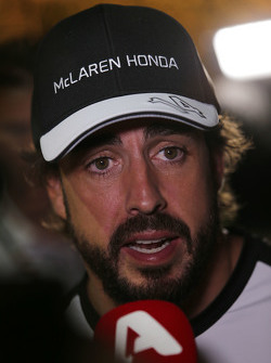 Fernando Alonso, McLaren con los medios