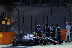 Дженсон Баттон, McLaren MP4-30 остановился на треке во время квалификации