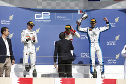 Le vainqueur Rio Haryanto, Campos Racing, le deuxième Stoffel Vandoorne, ART Grand Prix et le troisième Nathanael Berthon, Lazarus