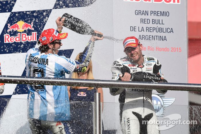 2015: Rossi celebra el triunfo ataviado con la camiseta de Maradona