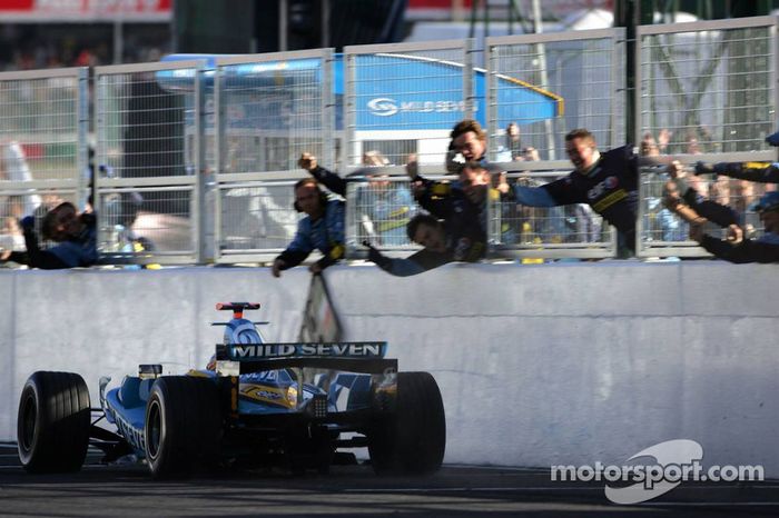 Ganador de la carrera Fernando Alonso celebra
