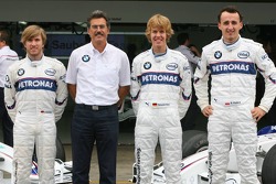 BMW Sauber F1 takım fotoğrafı: Dr. Mario Theissen, Nick Heidfeld, Sebastian Vettel ve Robert Kubica