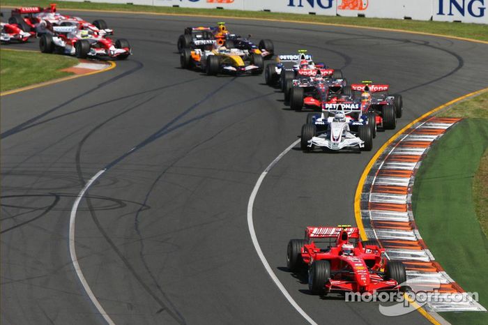 Largada: 1° Kimi Raikkonen, Scuderia Ferrari, F2007, 2° Nick Heidfeld, BMW Sauber F1 Team, F1.07, 3°