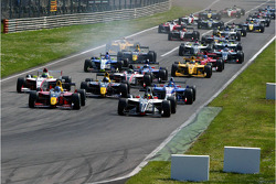 Départ, Giedo van der Garde, Victory Engineering et Mikhail Aleshin, Carlin Motorsport, Bertrand Baguette, KTR