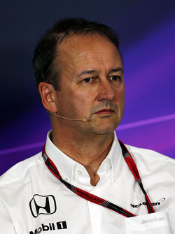 Jonathan Neale, McLaren Chief Operating Officer, in de FIA-persconferentie