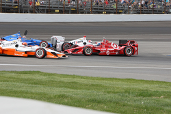 Départ : Scott Dixon, Chip Ganassi Racing Chevrolet en tête-à-queue