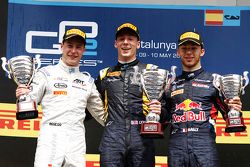 Podium: Segundo lugar, Stoffel Vandoorne, ART Grand Prix, el ganador, Alex Lynn, DAMS y Pierre Gasly