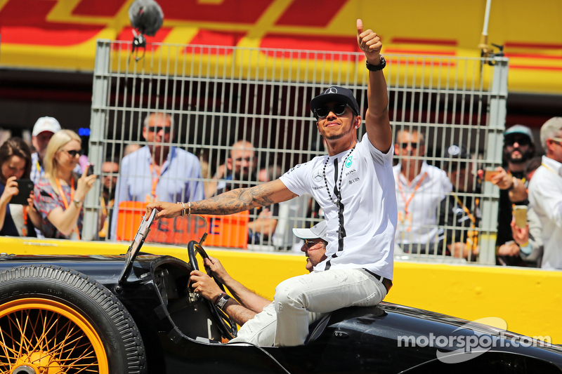 Lewis Hamilton en el desfile de pilotos