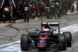 Дженсон Баттон, McLaren Honda во время пит-стопа