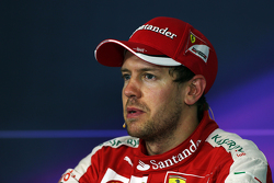 Sebastian Vettel, Ferrari en la conferencia de prensa de la FIA