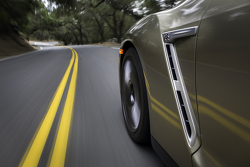 De 2016 Nissan GT-R 45e verjaardag gouden editie