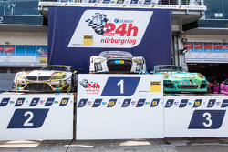 Podio: auto ganador #28 de Audi Sport Team WRT Audi R8 LMS, second place #25 Marc VDS Racing BMW Z4