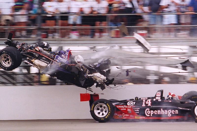 Stan Fox suffers a huge crash bersama Eddie Cheever