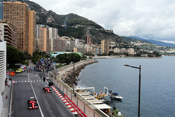 Kimi Raikkonen, Ferrari SF15-T devant son équipier Sebastian Vettel, Ferrari SF15-T