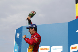 Ganador de la carrera Lucas di Grassi, Audi Sport Team Abt