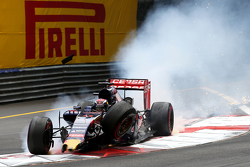 Max Verstappen, Scuderia Toro Rosso, crasht met Romain Grosjean, Lotus F1 Team