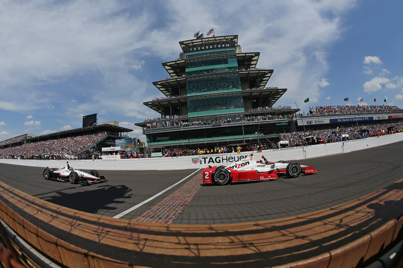 Juan Pablo Montoya, Team Penske Chevrolet, gana las 500 millas de Indianapolis