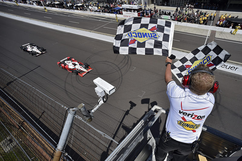 Juan Pablo Montoya, de Penske Chevrolet vence a Will Power, de Penske Chevrolet