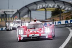#17 Porsche Team Porsche 919 Hybrid: Тимо Бернхард, Марк Уэббер, Брендон Хартли, Фредерик Маковецки