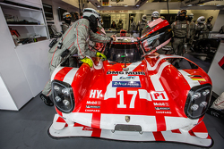 #17 Porsche Team Porsche 919 Hybrid : Timo Bernhard, Mark Webber, Brendon Hartley, Frédéric Makowiecki