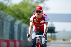 Esteban Gutierrez, Ferrari test- en reservecoureur, rijdt het circuit