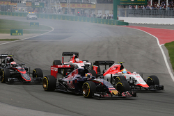 Max Verstappen, Scuderia Toro Rosso STR10 lors du départ de la course