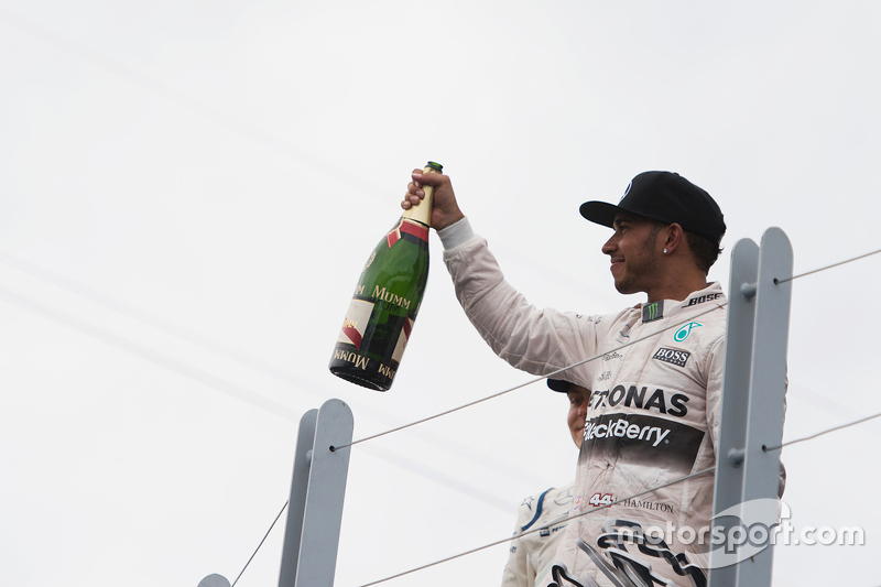 Podium : Le vainqueur Lewis Hamilton, Mercedes AMG F1