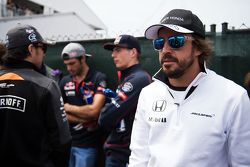 Fernando Alonso, McLaren en el desfile de pilotos