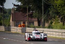 #8 Audi Sport Team Joest Audi R18 e-tron quattro: Lucas di Grassi, Loic Duval, Oliver Jarvis