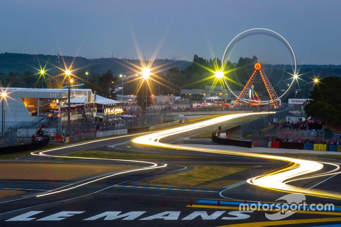 Luces de noche en Le Mans
