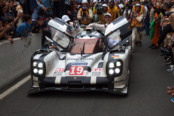 Ganador de Le Mans 2015 #19 Porsche Team Porsche 919 Hybrid: Nico Hulkenberg, Nick Tandy, Earl Bambe