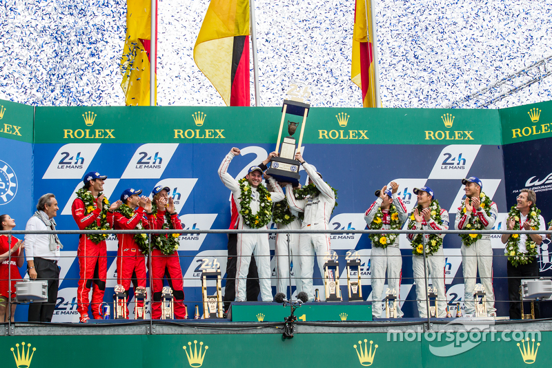 LMP1-Podium: Klassen- und Gesamtsieger, Porsche Team: Nico Hülkenberg, Nick Tandy, Earl Bamber; 2. P