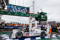 Parc fermé: race winners #19 Porsche Team Porsche 919 Hybrid: Nico Hulkenberg, Nick Tandy, Earl Bamber celebrate