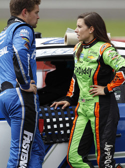 Ricky Stenhouse Jr., Roush Fenway Racing Ford y Danica Patrick, Stewart-Haas Racing Chevrolet hablan