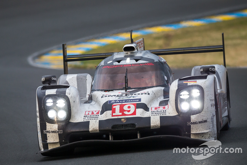 #19 Porsche Team Porsche 919 Hybrid: Nico Hulkenberg, Nick Tandy, Earl Bamber